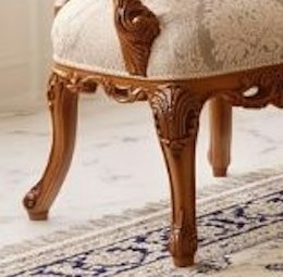 پایه‌ی کابریول؛ قوسِ بیرونیِ زانو، باریک‌شدن به‌سمتِ پایین و منبتِ روی زانو — مبل مدل پاروک مروارید.