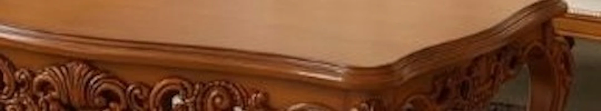 کمربندِ منبت‌کاری‌شده در زیرِ لبه‌ی نشیمن؛ هم تزئین است هم عضوِ باربر — مبل مدل پاروک مروارید.